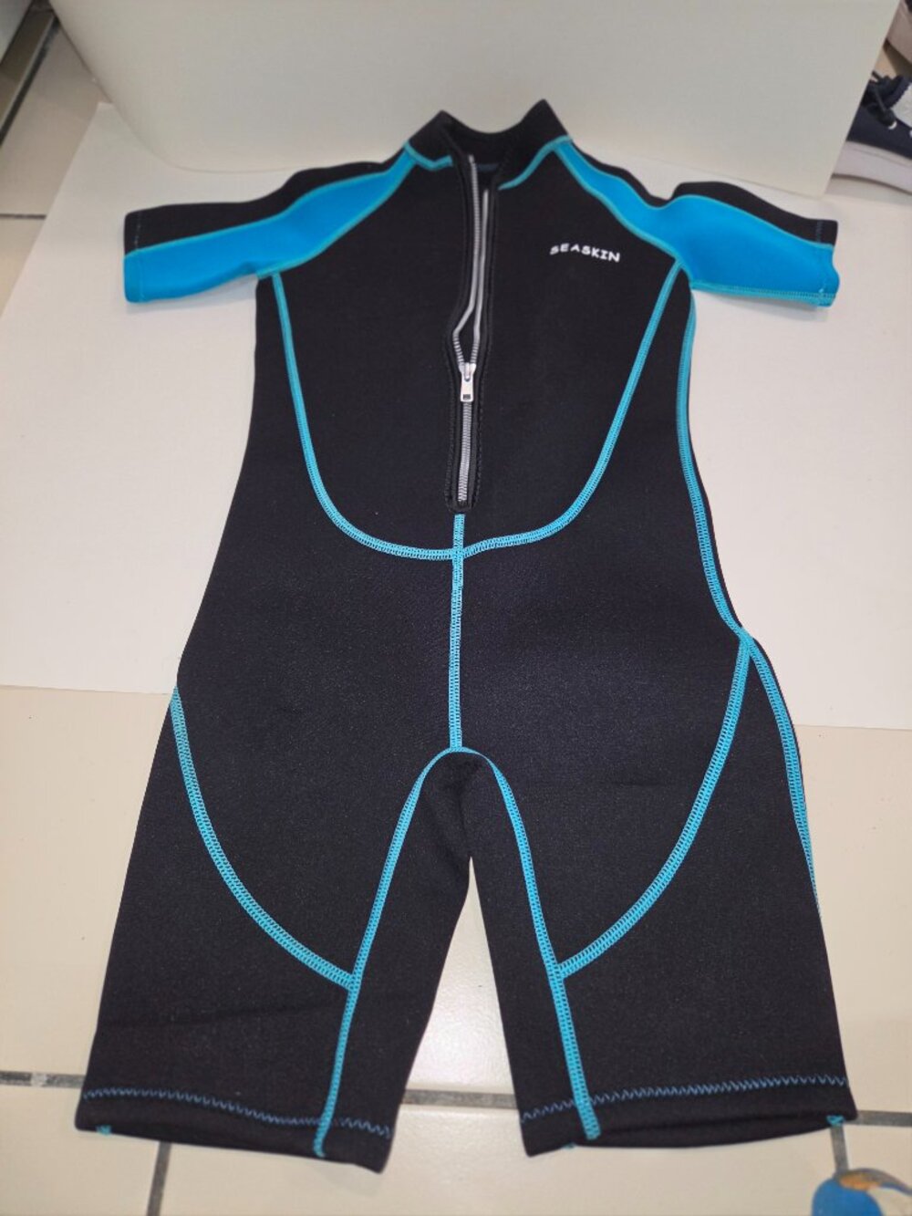 SeaSkin Wetsuit Sz 10 Youth In Great Condition w/out tags